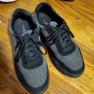 *last day - moving sale* Men's Black and Gray Sneakers Size 9